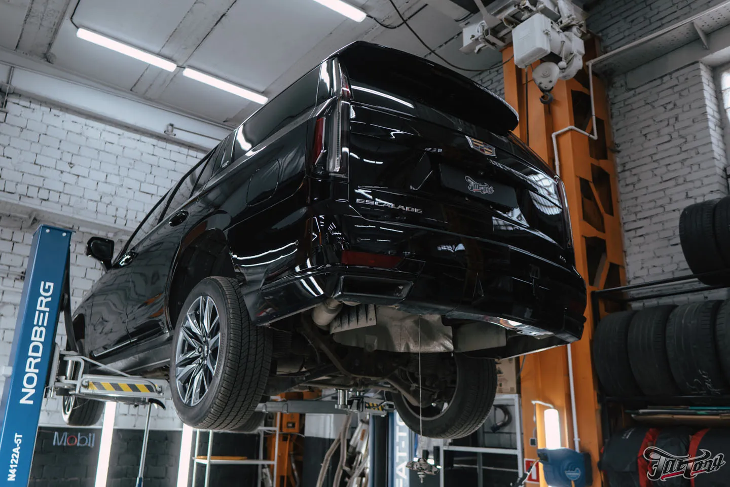 Построили новую выхлопную систему для Cadillac Escalade